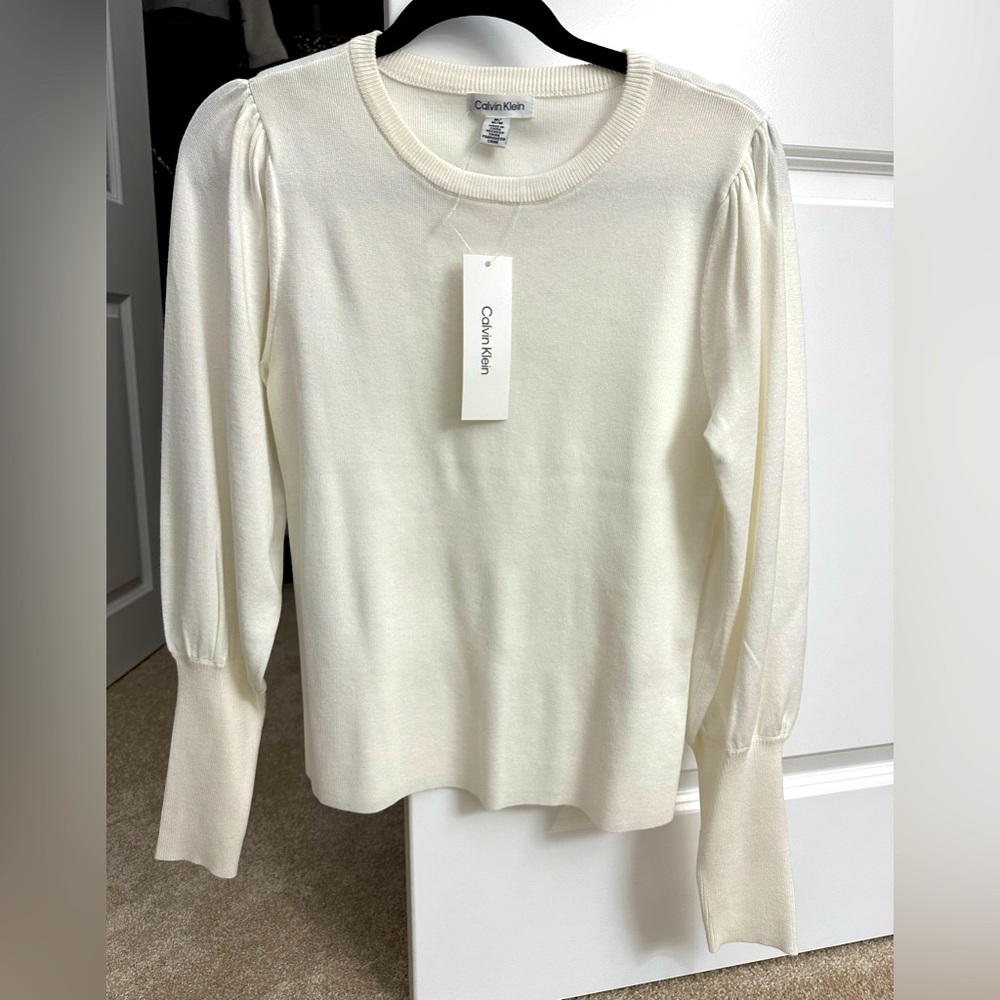 NWT Calvin Klein Ribbed off white balloon sleeve sweater. Size Medium.